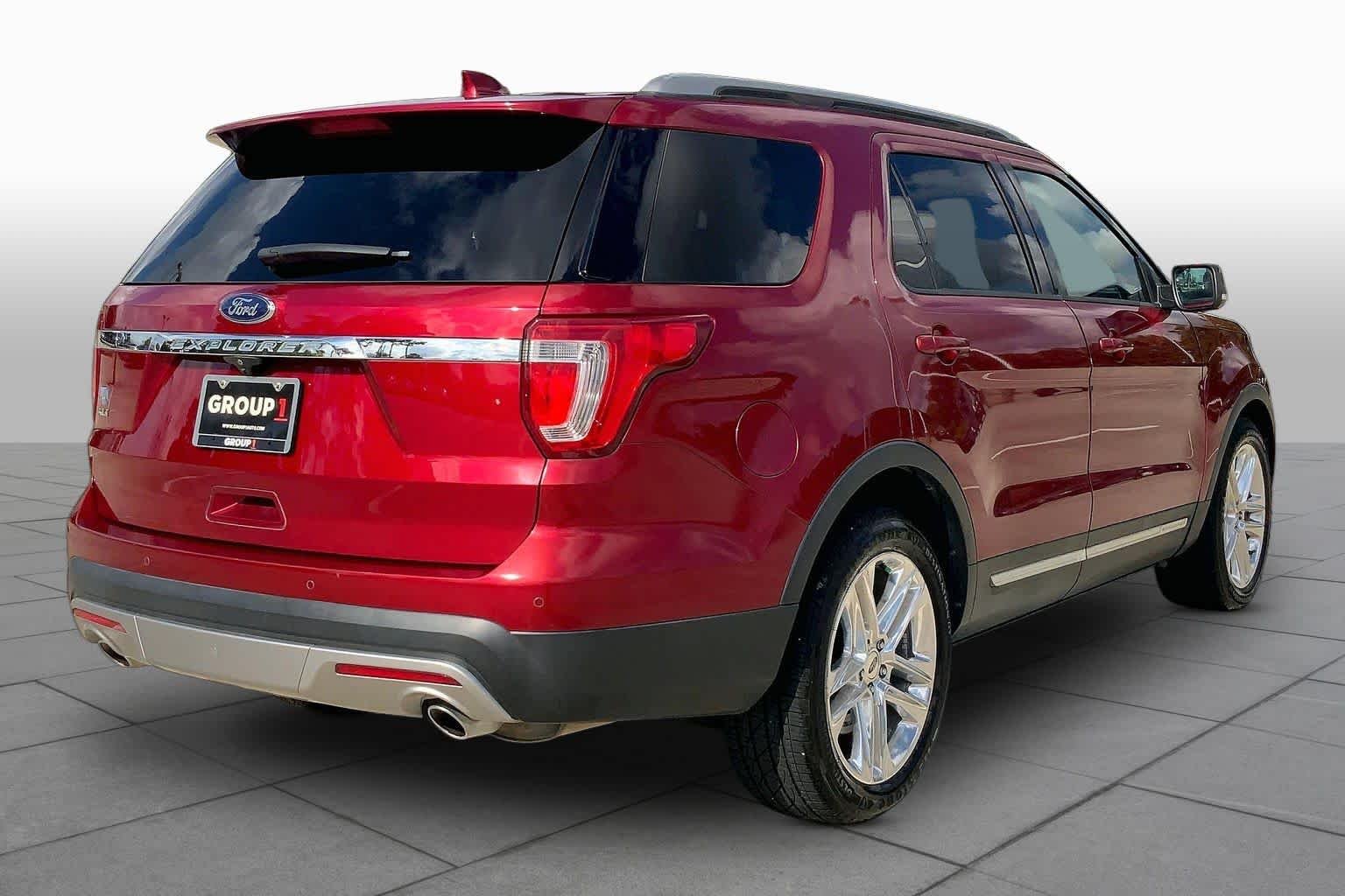 Used 2017 Ruby Red Metallic Tinted Clearcoat Ford XLT image 13