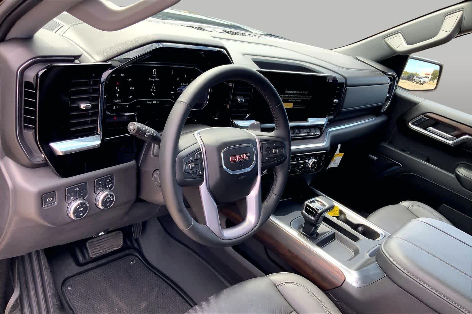 Used 2024 Onyx Black GMC SLT image 17