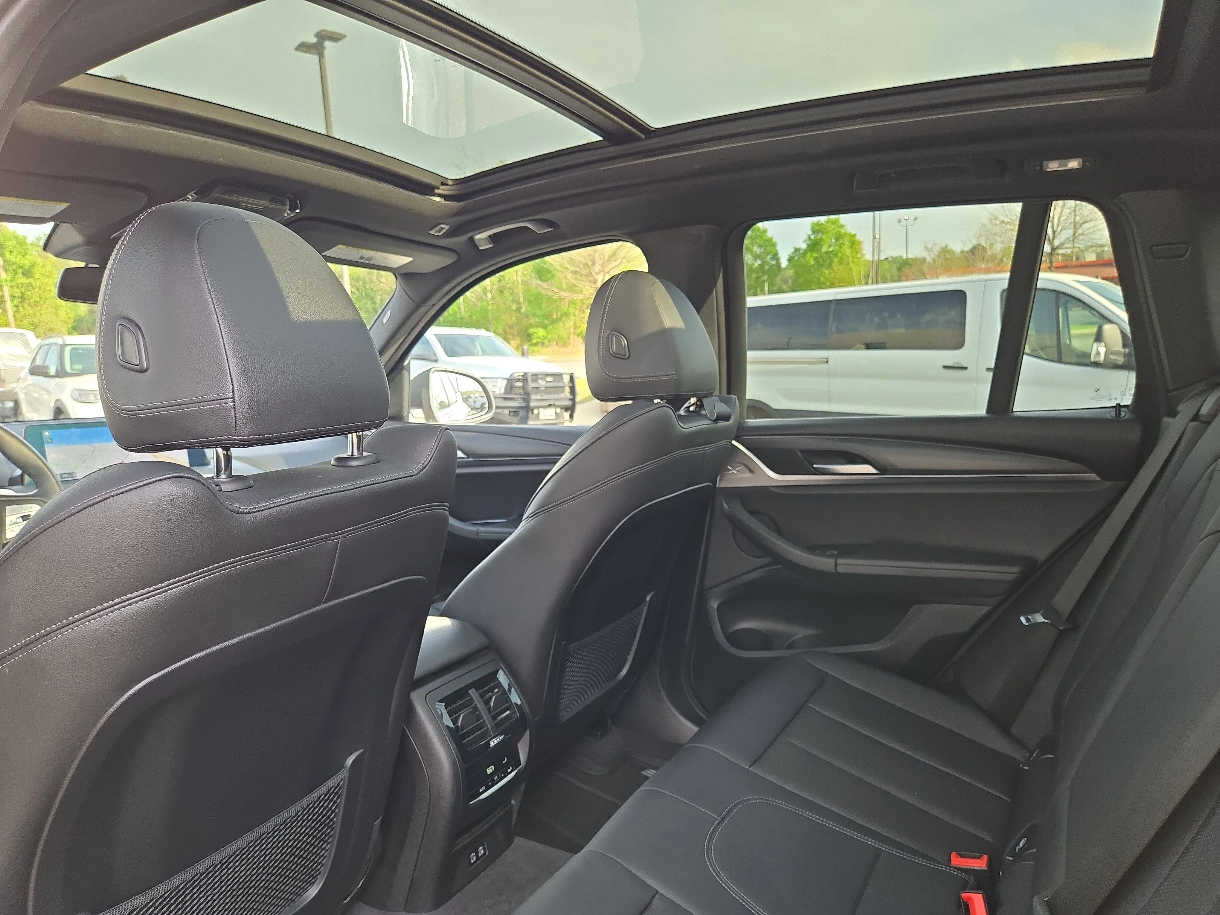 Used 2023 Alpine White BMW sDrive30i image 17