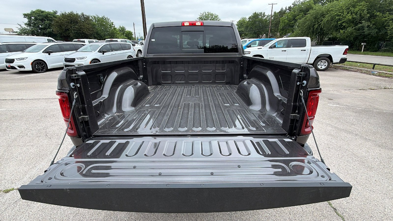 New 2026 Granite Crystal Metallic Clear-Coat Exterior Paint RAM Tradesman image 24