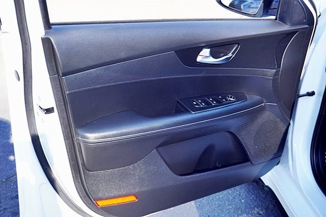 Used 2023 White Kia GT-Line image 20