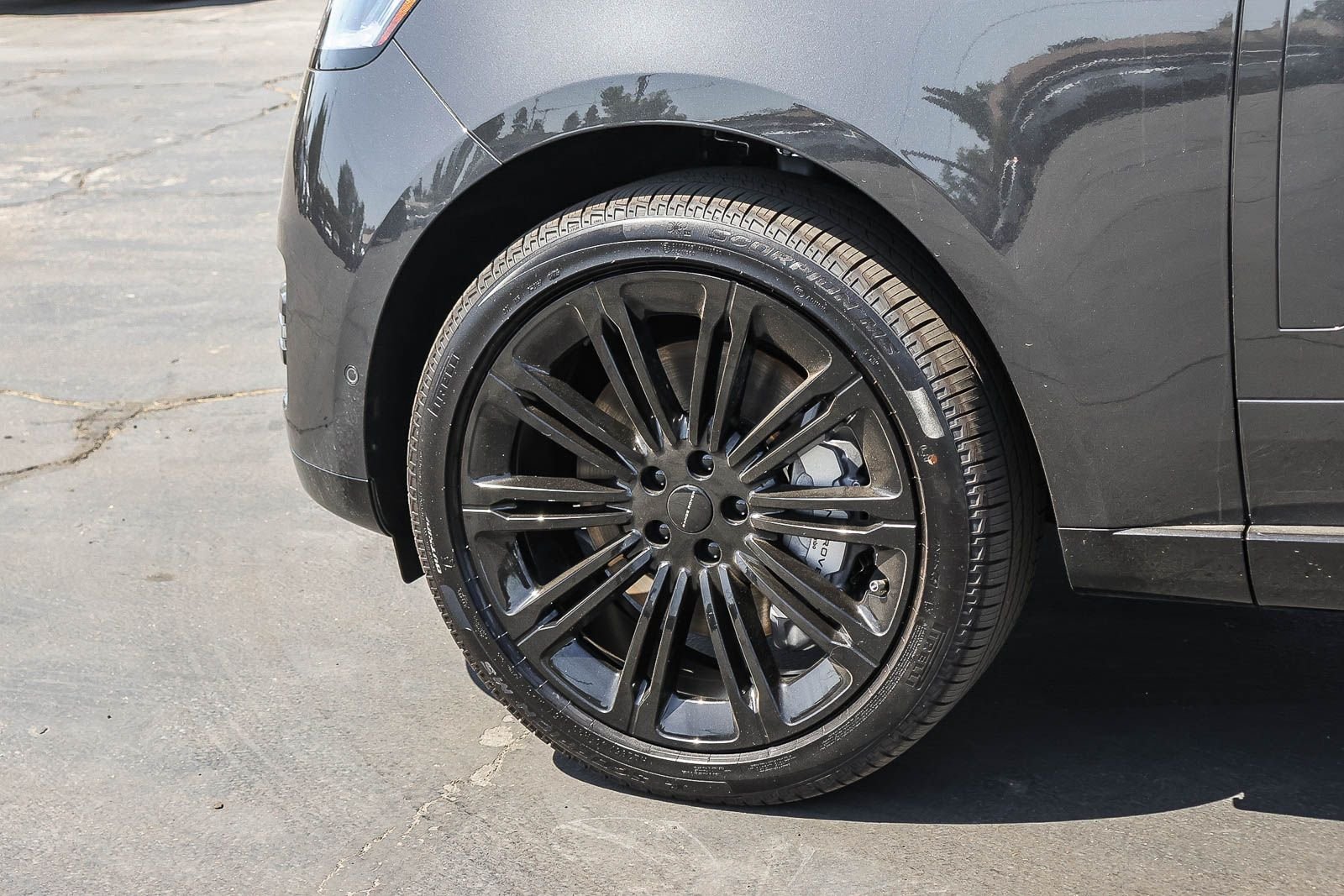 New 2026 Carpathian Grey Land Rover SE image 8