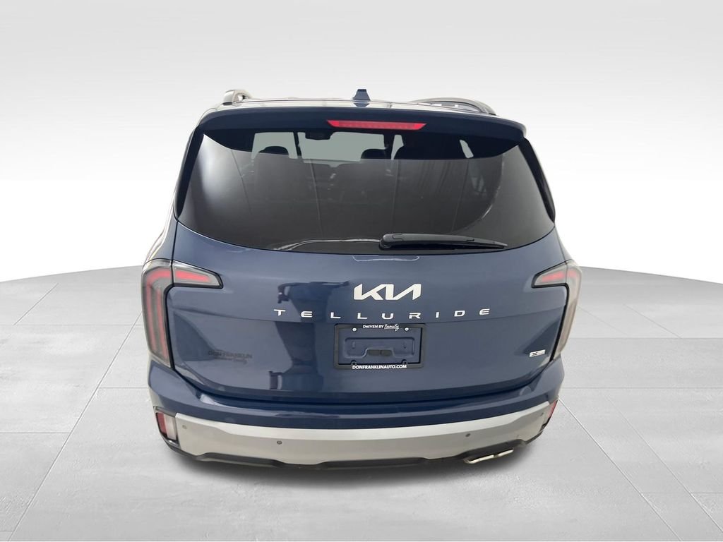 Used 2023 Black Kia EX X-Line image 4