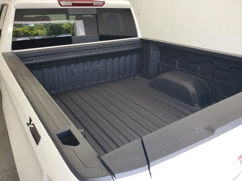 New 2026 Summit White GMC Elevation image 31