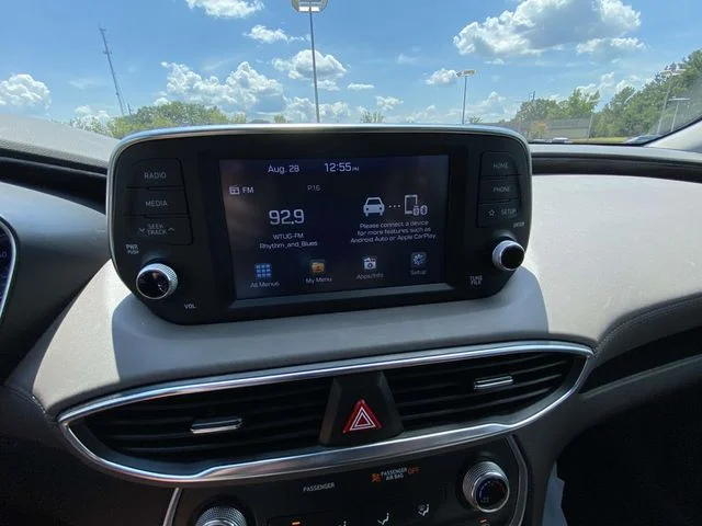 Used 2019 Black Hyundai SE image 16