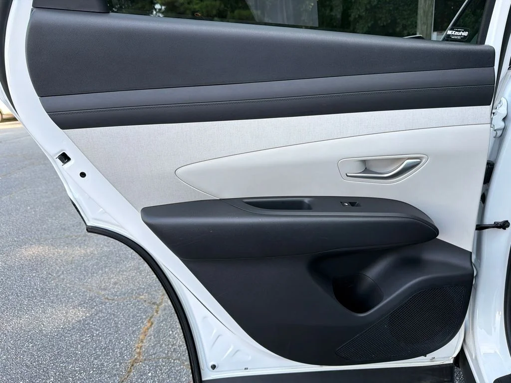 Used 2025 White Hyundai SEL Convenience image 22