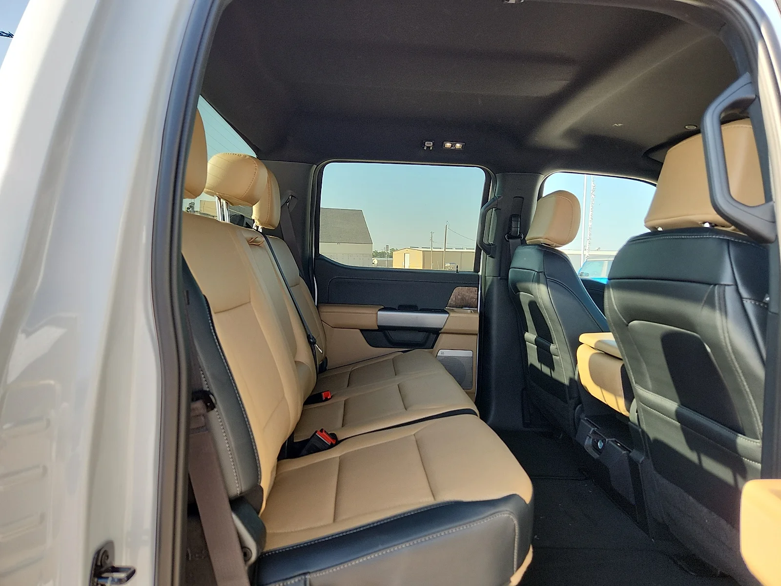 New 2026 Oxford White Ford Lariat image 19