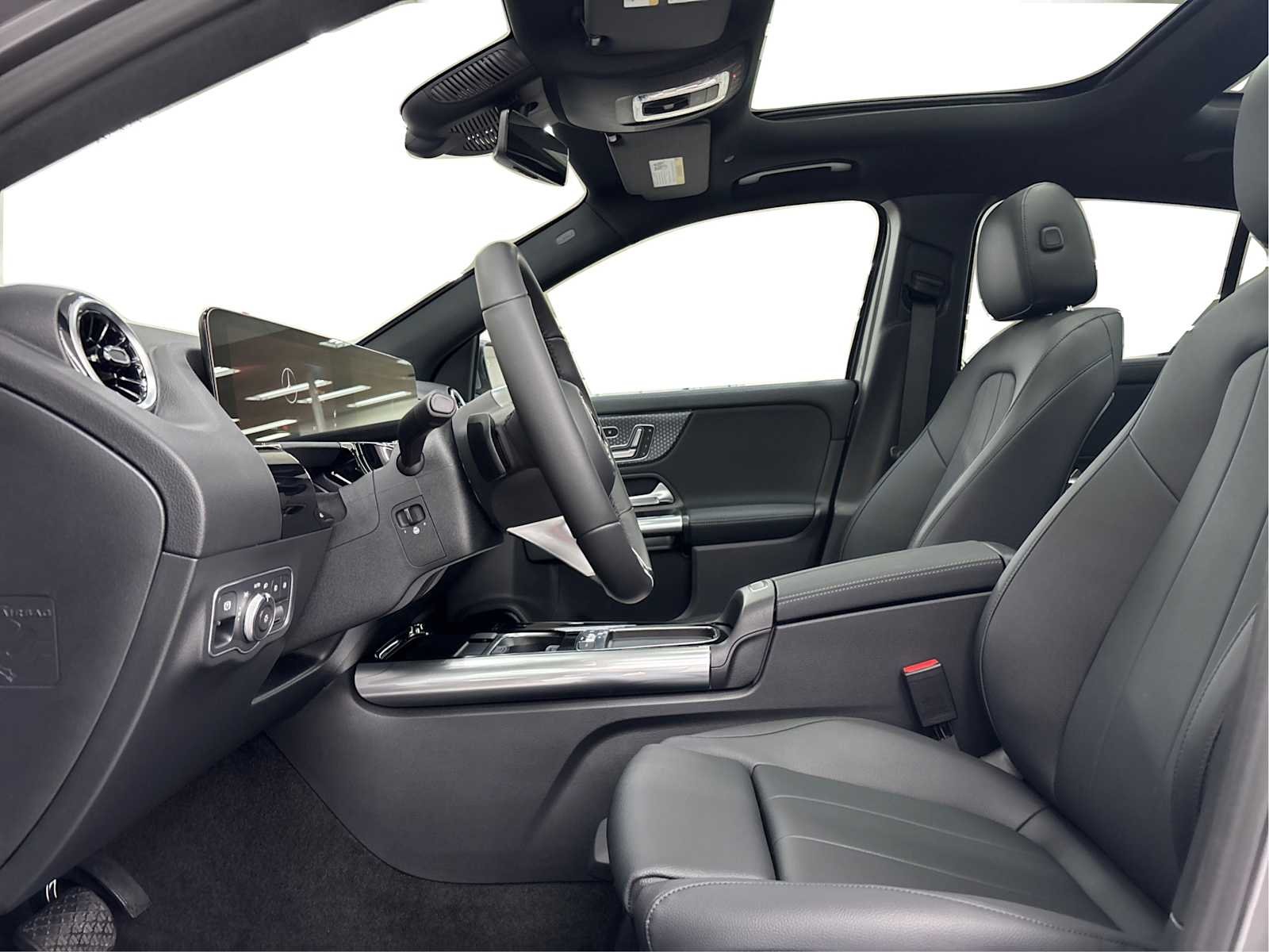 Used 2026 Mountain Grey Metallic Mercedes-Benz GLA 250 image 9