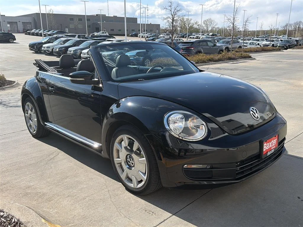 2015 Volkswagen Beetle 1.8T Conv. w/Sound & Nav. Auto's photo