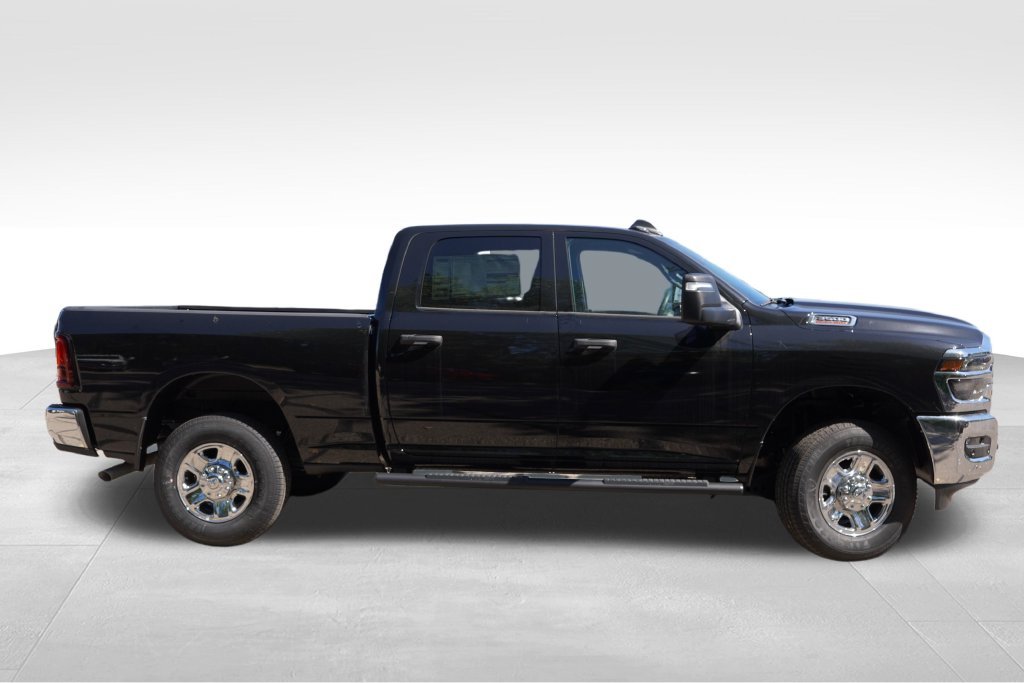 New 2026 Diamond Black Crystal Pearl-Coat Exterior Paint RAM Tradesman image 2