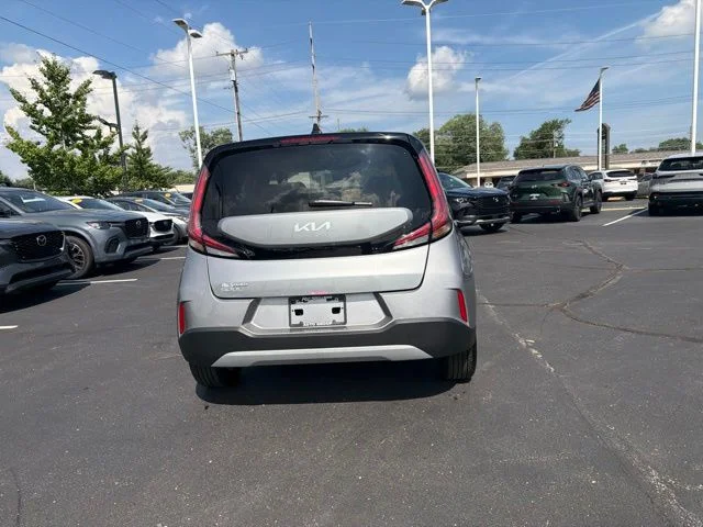 Used 2025  Kia LX image 12