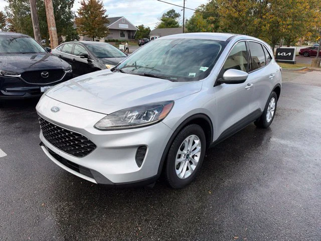 Used 2020 Silver Ford SE image 3