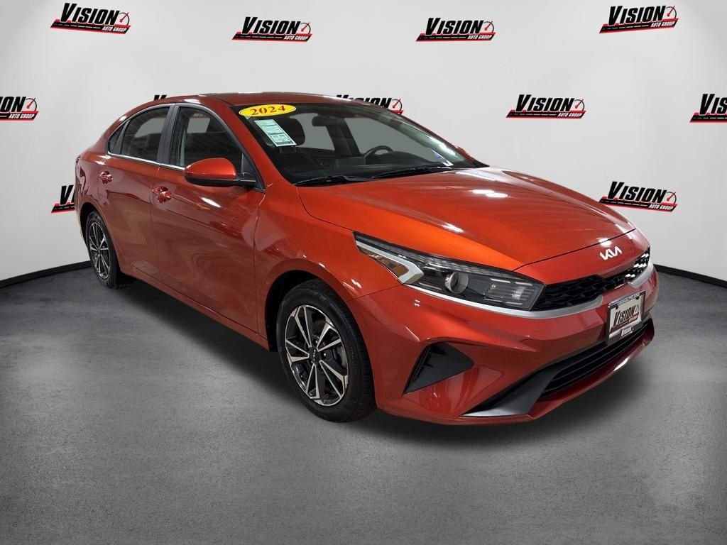 Used 2024 Red Kia LXS image 3