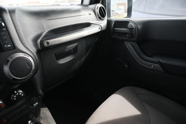 Used 2017 Gray Jeep Unlimited Sport image 10