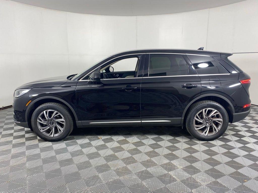 Used 2025 Black Metallic Lincoln Premiere image 7