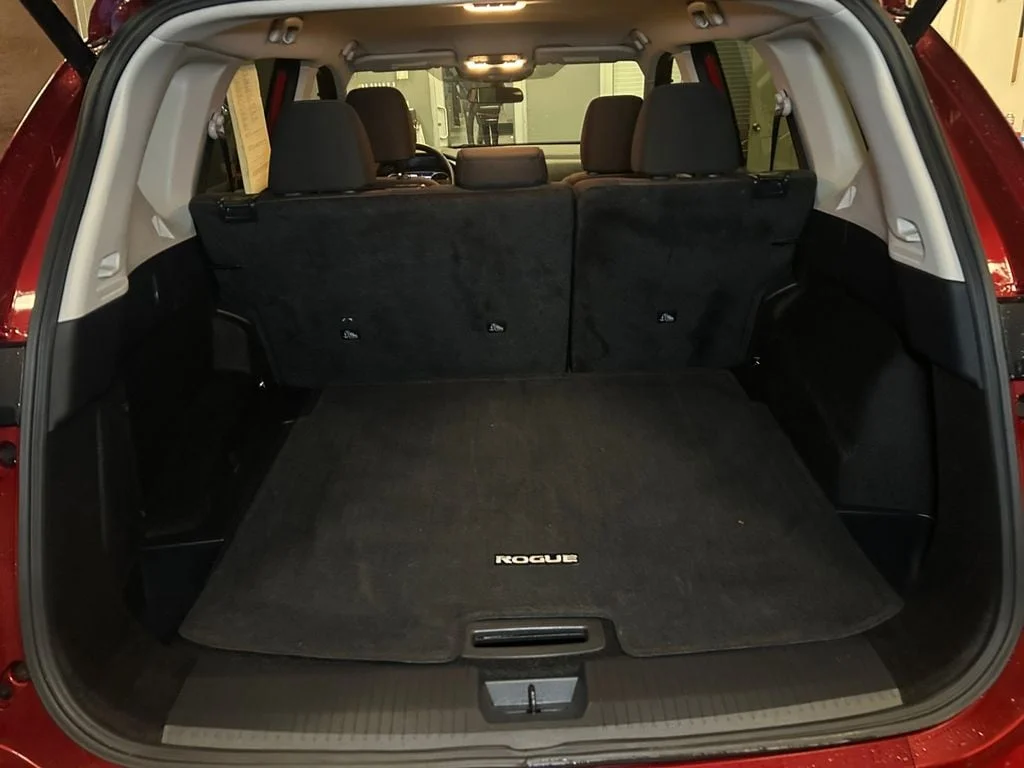 Used 2025 Scarlet Nissan SV image 19