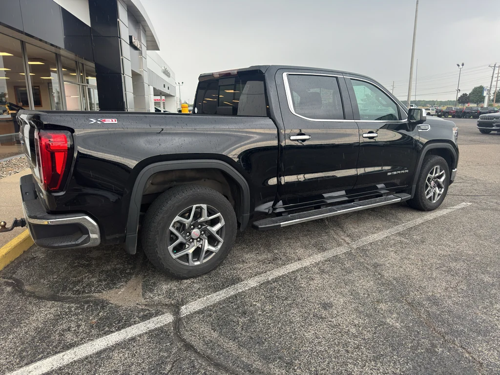 Used 2024 Onyx Black GMC SLT image 6
