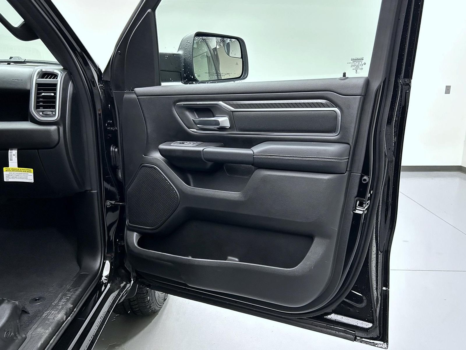 New 2026 Diamond Black Crystal Pearl-Coat Exterior Paint RAM Big Horn/Lone Star image 16