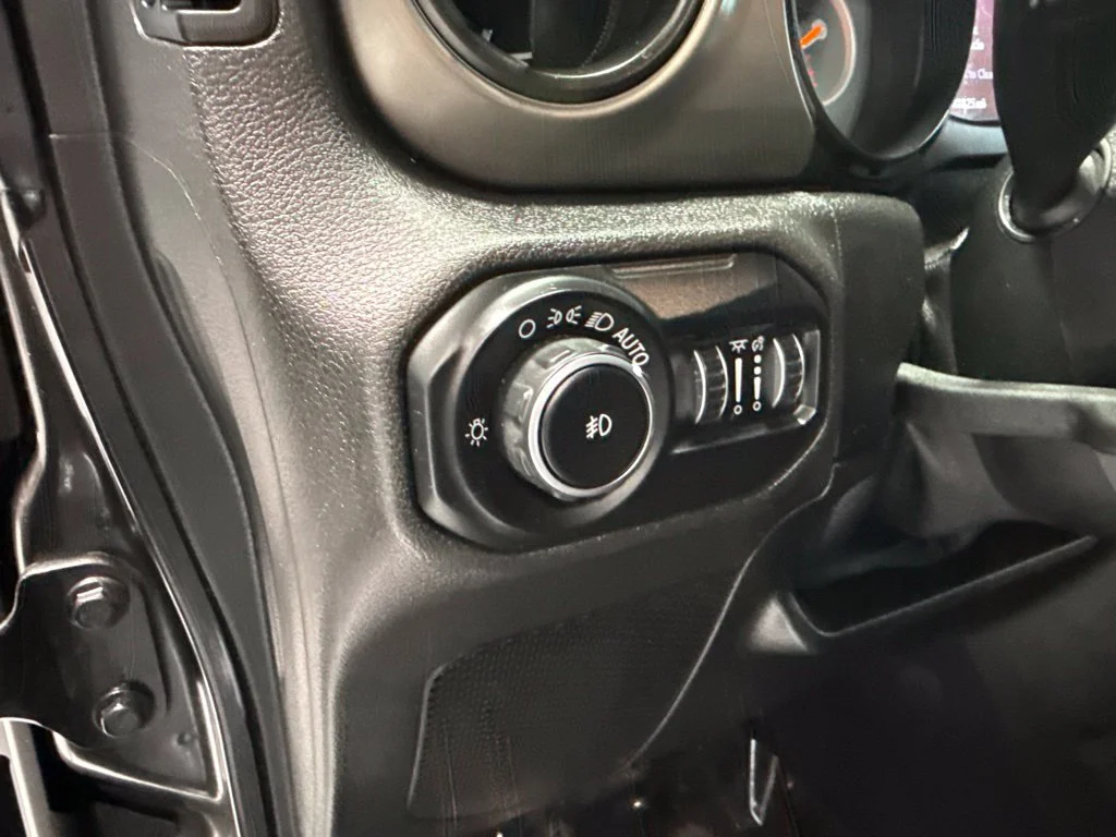 Used 2019 Gray Jeep Sport S image 19