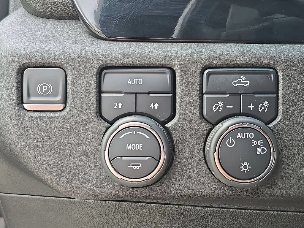 2023 Chevrolet Silverado 1500 LT - Photo 18