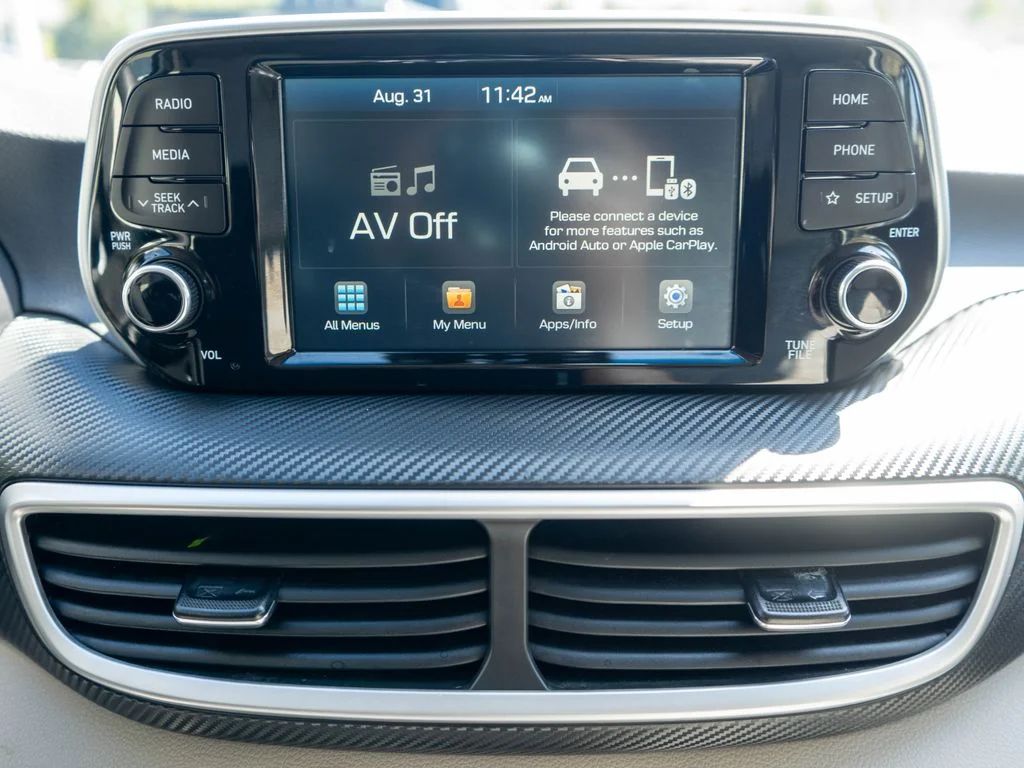 Used 2020 Black Hyundai SE image 21