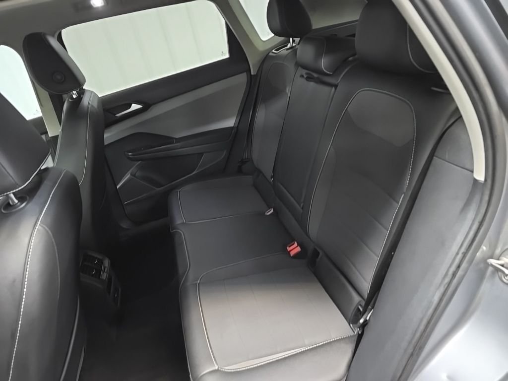 Used 2023 Silver Volkswagen 1.5T SE image 32