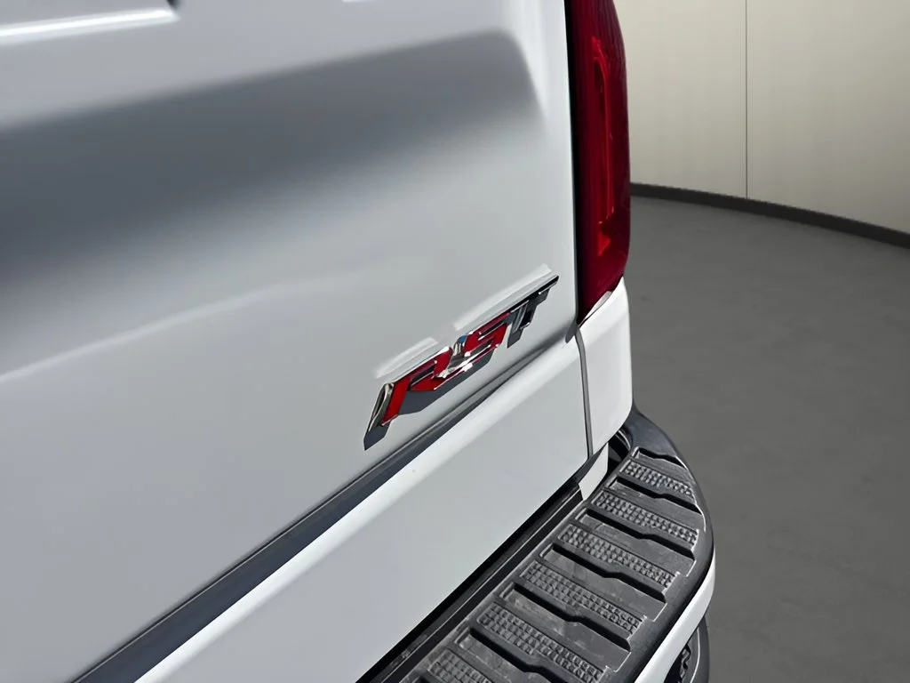 New 2026 Summit White Chevrolet RST image 28