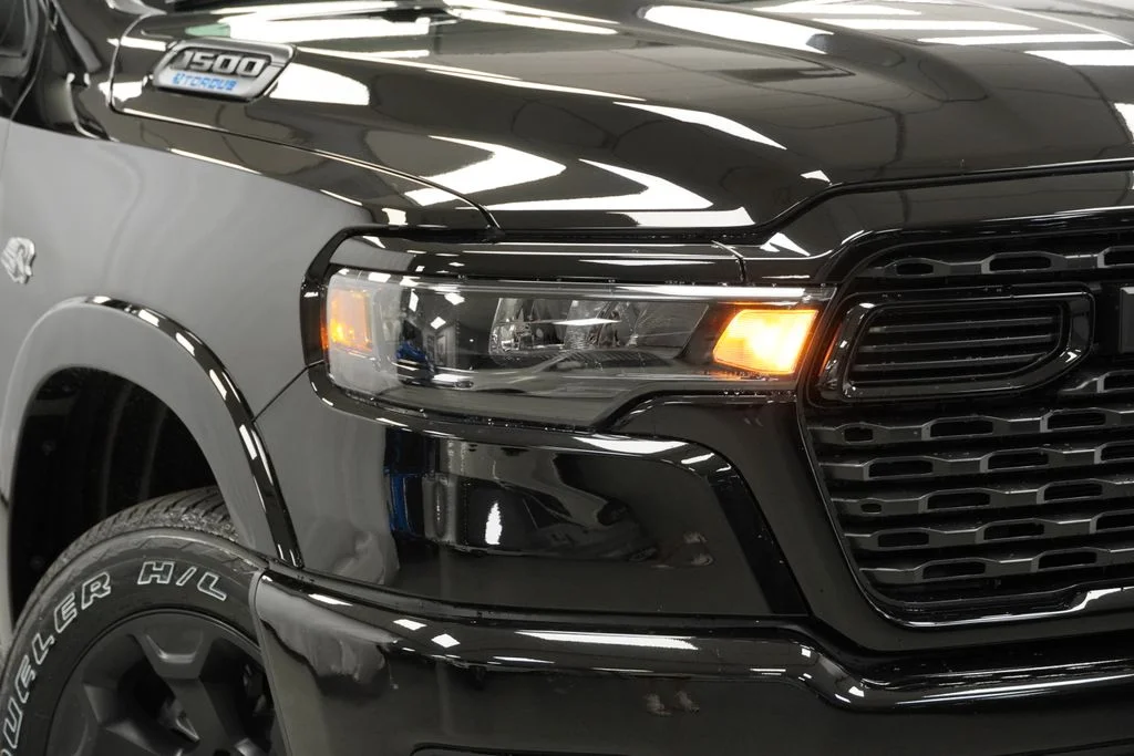 New 2026 Diamond Black Crystal Pearl-Coat Exterior Paint RAM Big Horn/Lone Star image 5