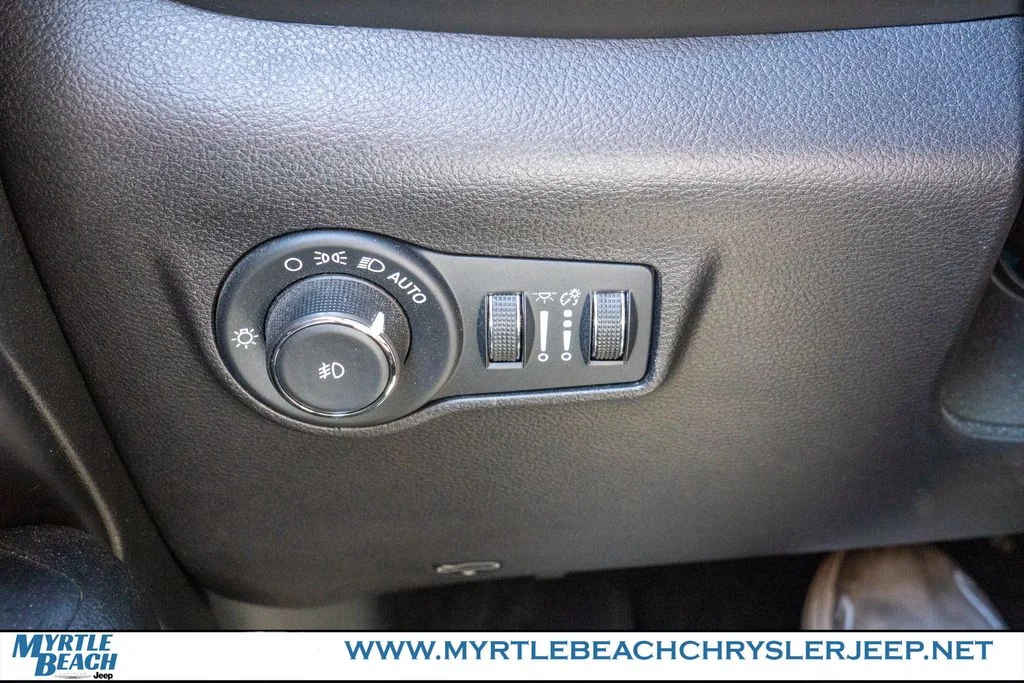 Certified Used 2022 Diamond Black Jeep Trailhawk image 28