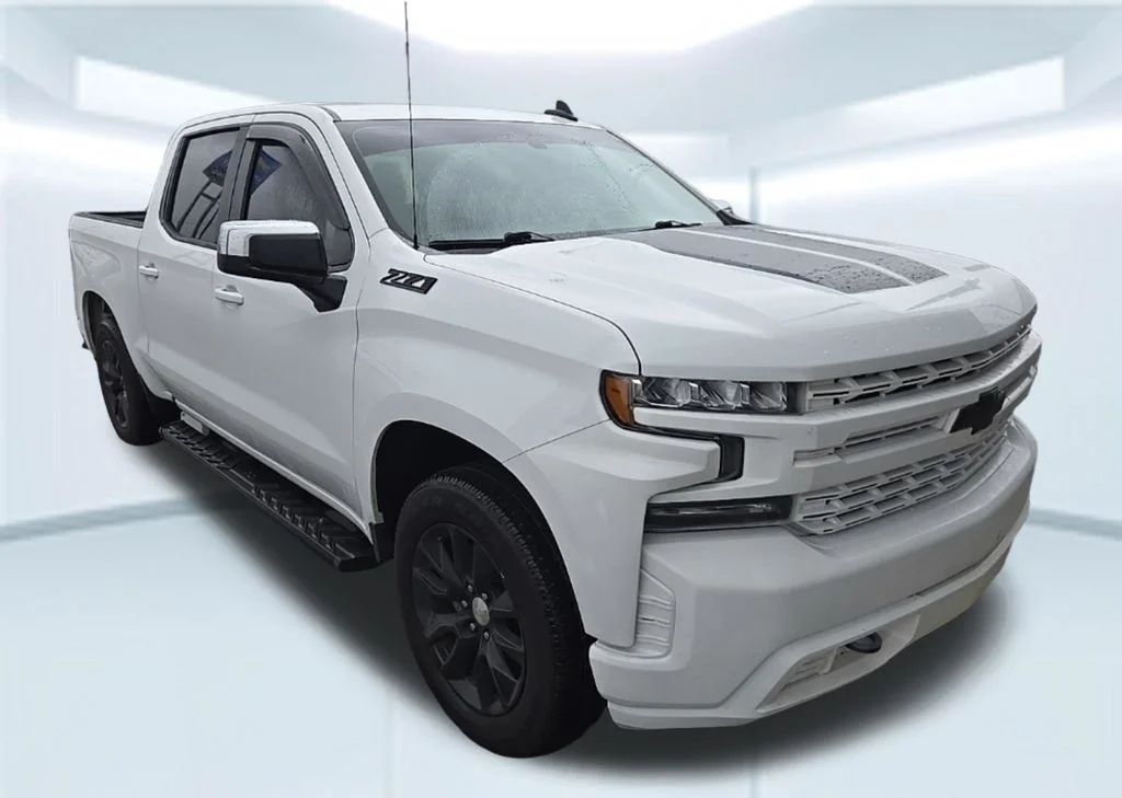 Used 2020 White Chevrolet LT image 2