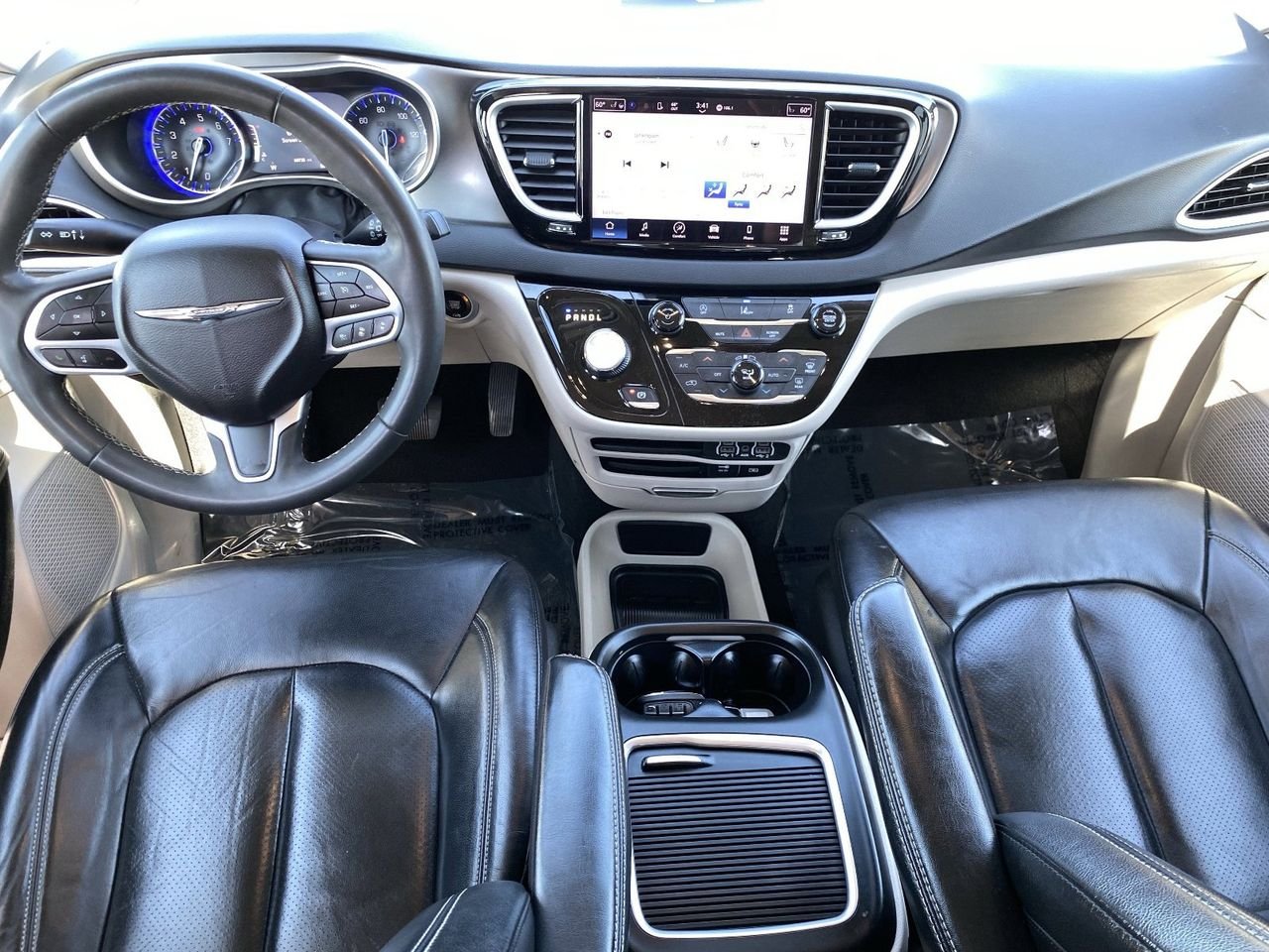 Used 2022 Bright White Chrysler Touring L image 16