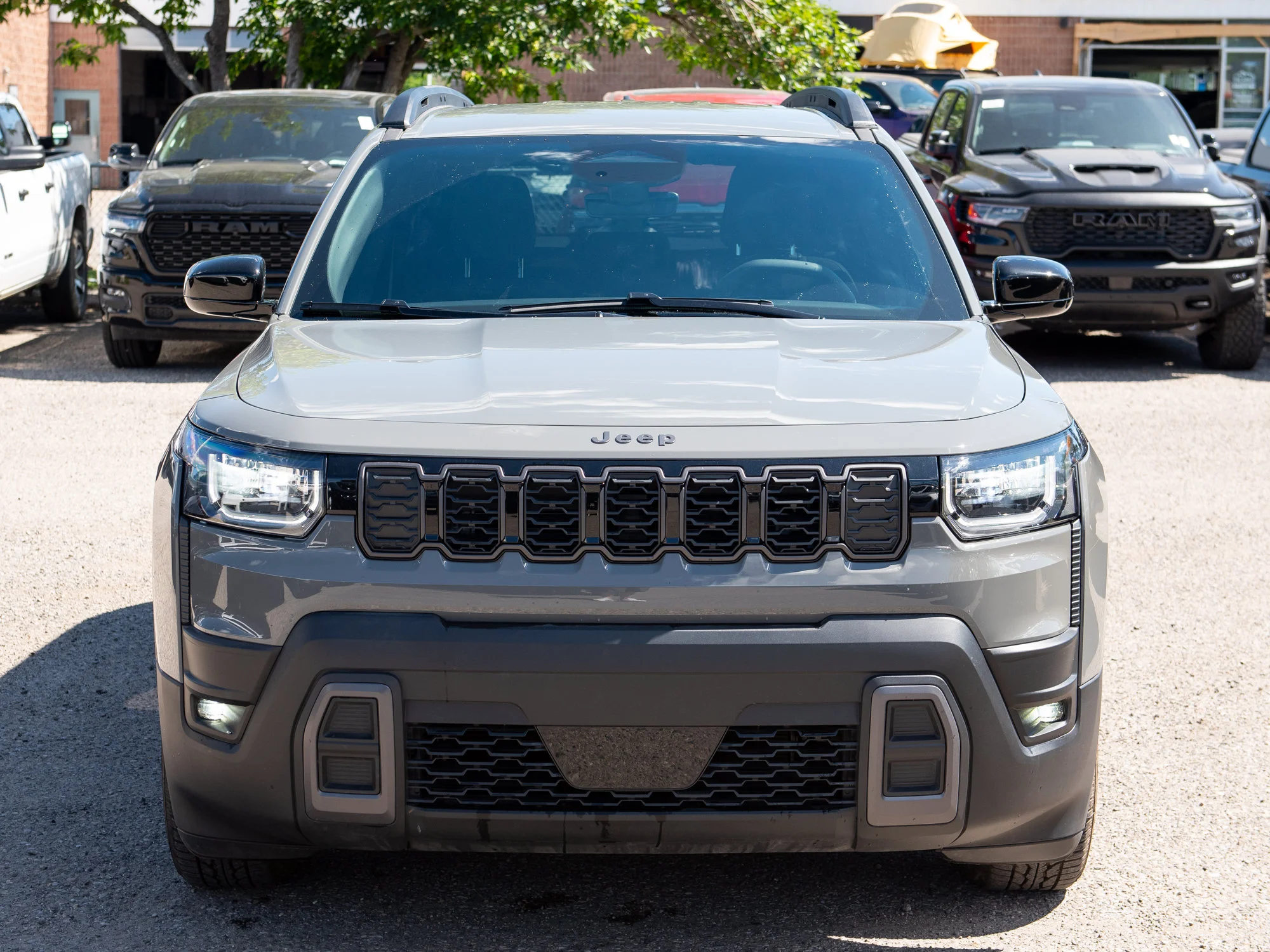 Used 2026 Grey Jeep Laredo* 4x4, Hybrid, Heated Seats, Remote Start, Blind-Spot and Cross-Path image 7