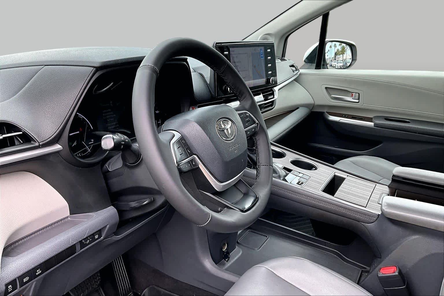Used 2022 Wind Chill Pearl Toyota XLE image 16