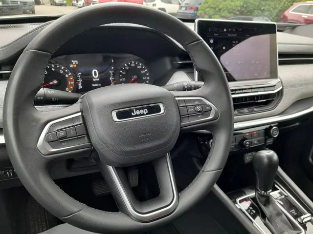 Used 2024 Silver Jeep Latitude image 11