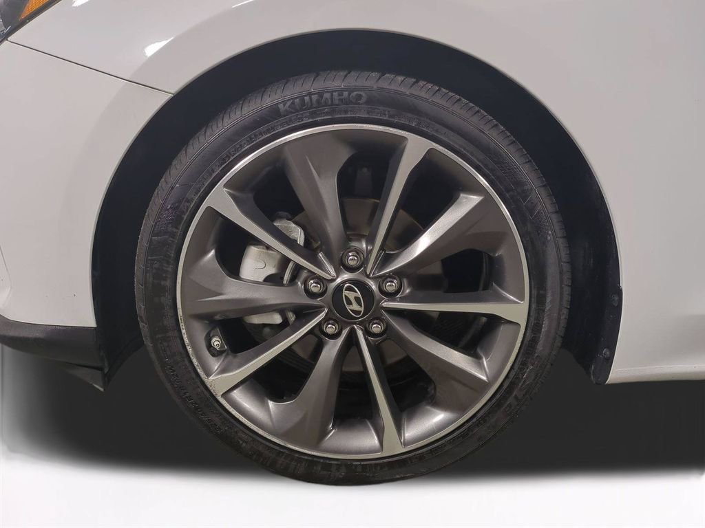 Used 2020 White Hyundai 2.0 Premium image 11
