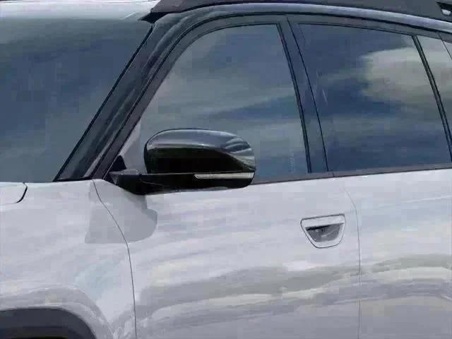 New 2026 Bright White Clear-Coat Exterior Paint Jeep Overland image 36