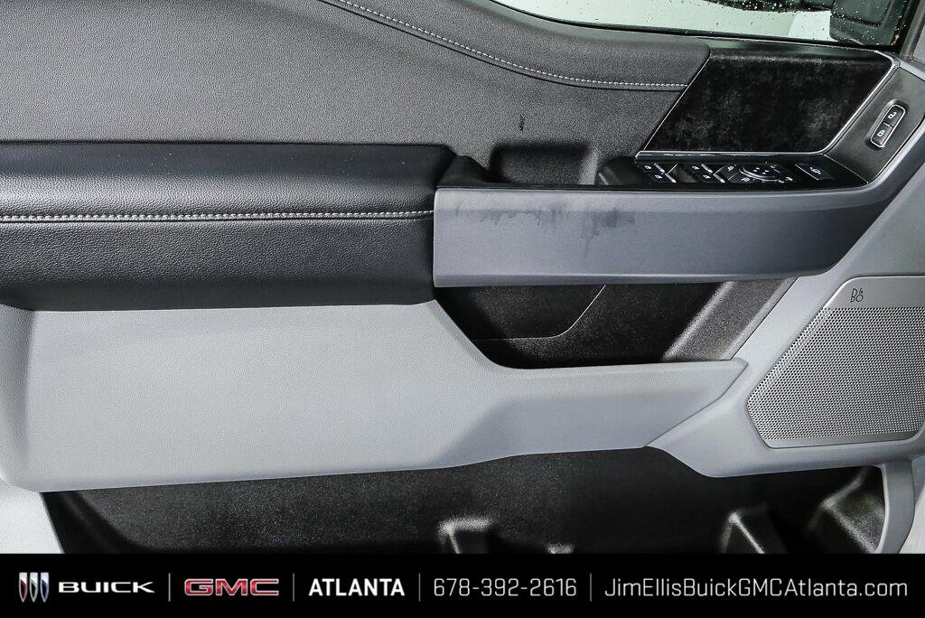 Used 2024 Oxford White Ford XLT image 6
