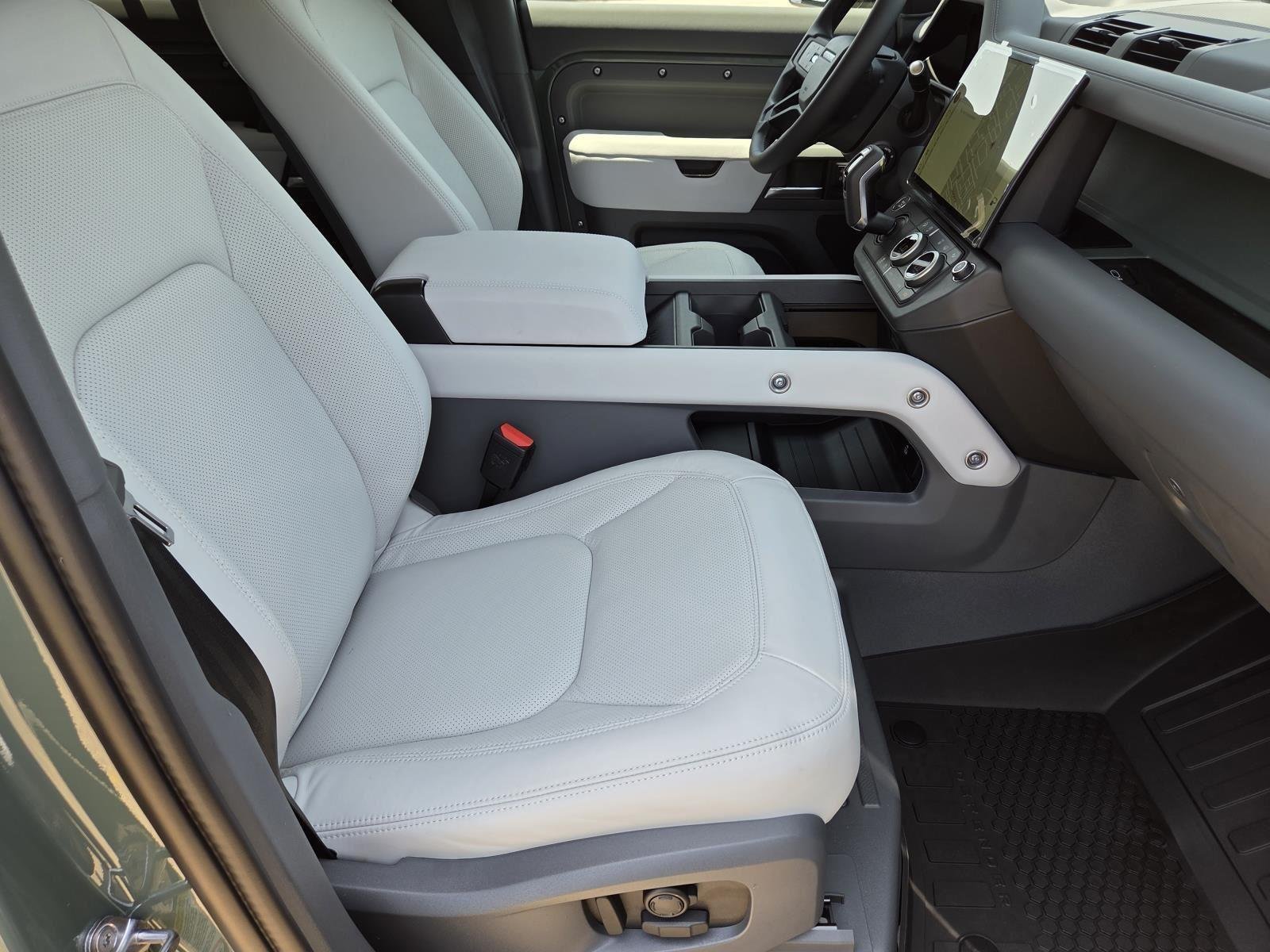New 2026 Keswick Green LAND ROVER  image 43