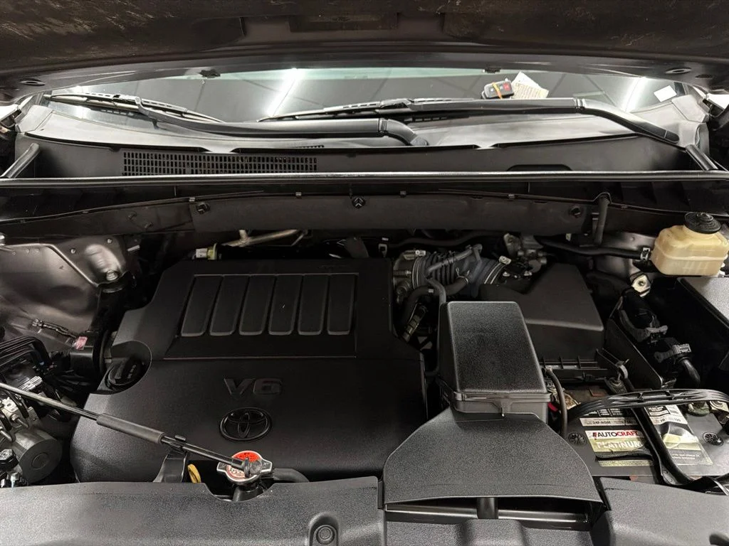 Used 2015 Gray Toyota Limited image 33