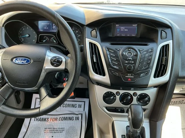 Used 2014 Gray Ford SE image 10
