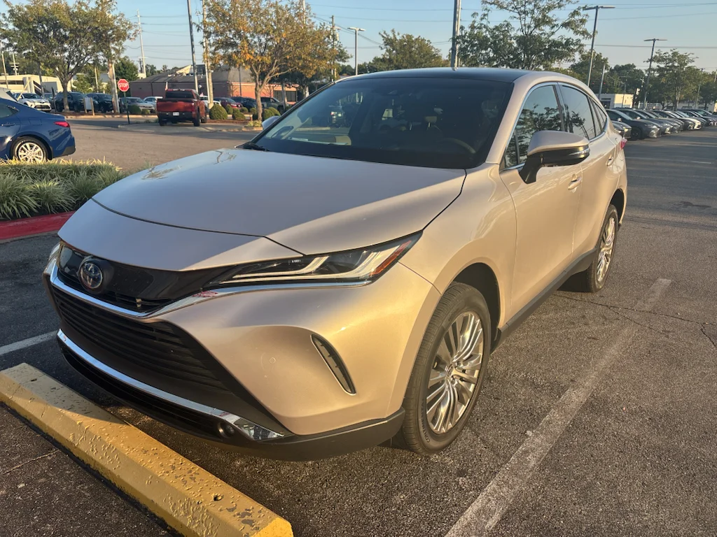 Used 2022 Titanium Glow Toyota Limited image 3