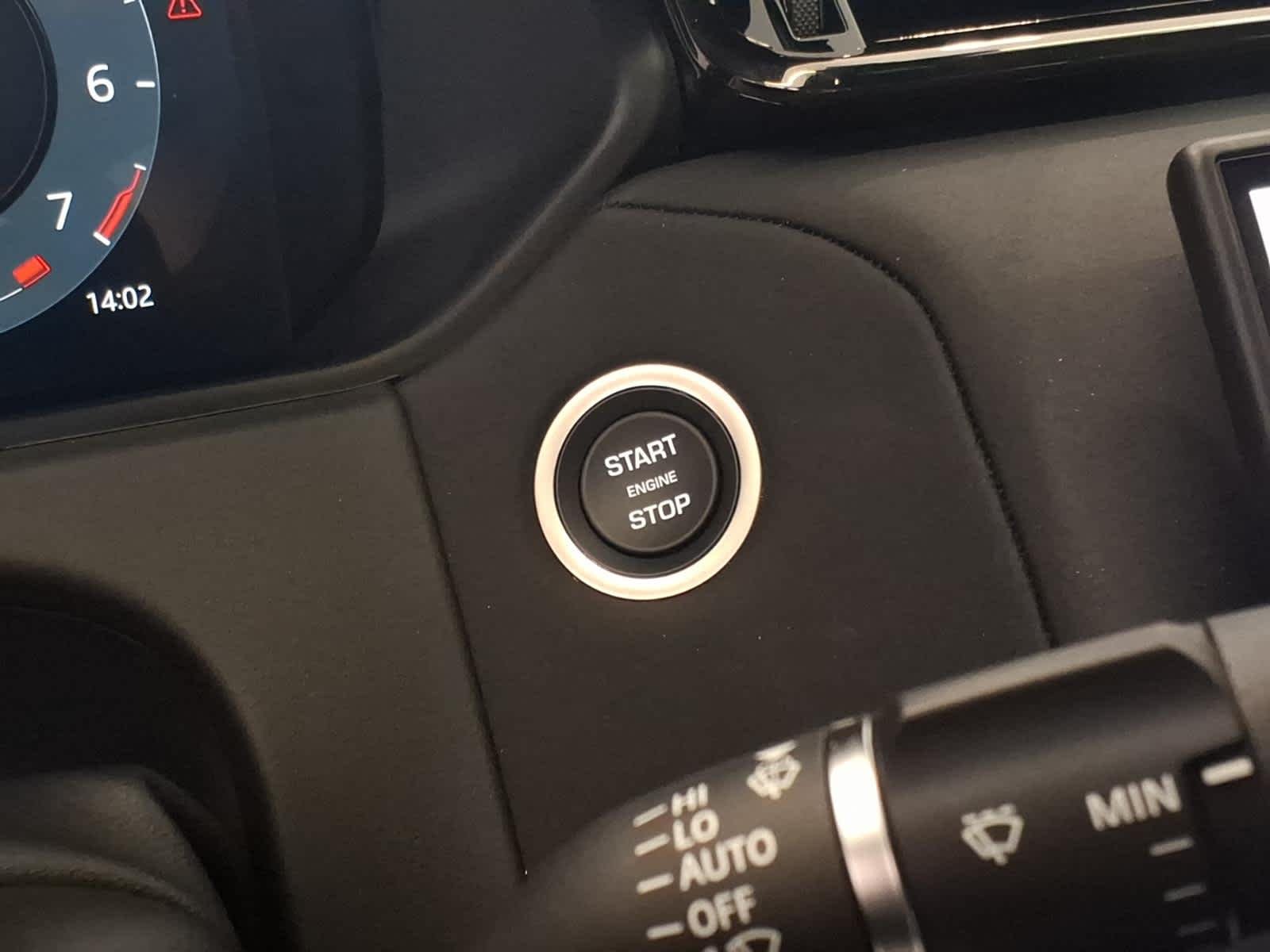 New 2026 Fuji White Land Rover Dynamic SE image 14