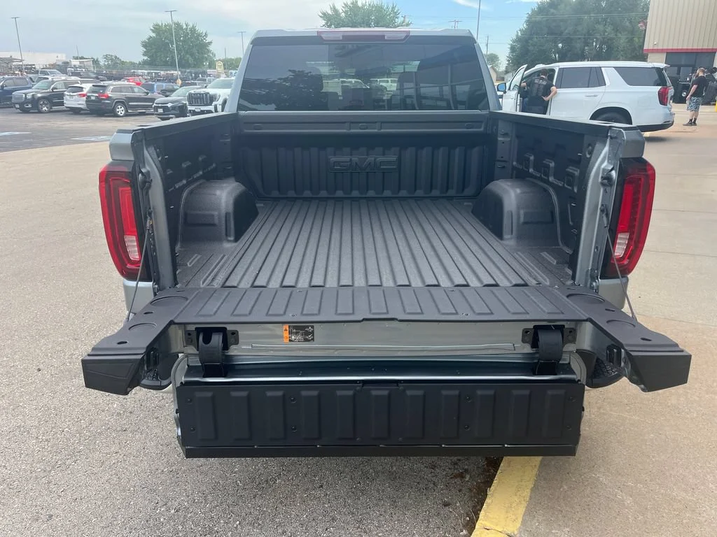 2026 GMC Sierra 1500 SLT - Photo 13