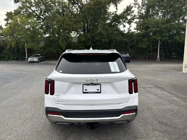 Used 2025 White Kia S image 6