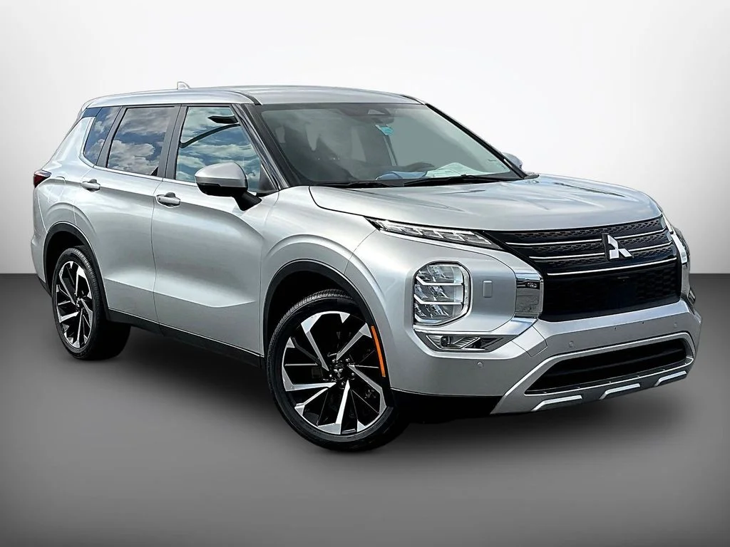 Certified Used 2022 Alloy Silver Metallic Mitsubishi  image 1