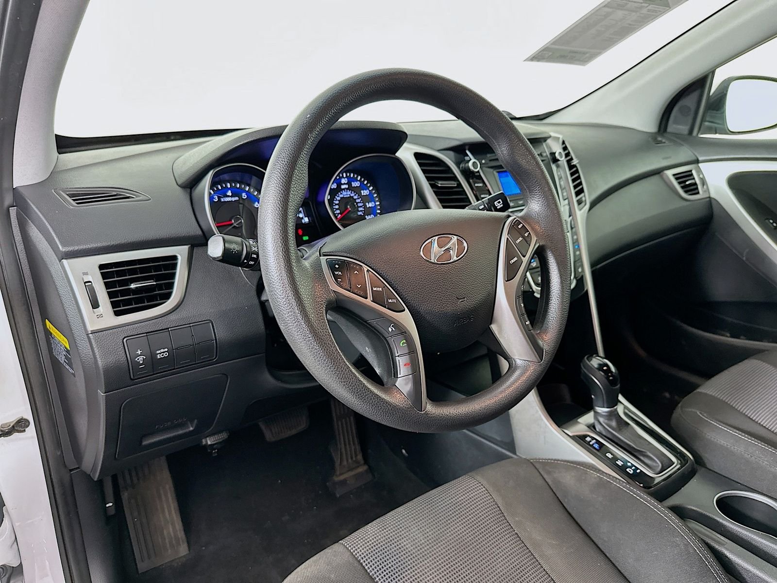 Used 2014 Monaco White Hyundai Base image 10