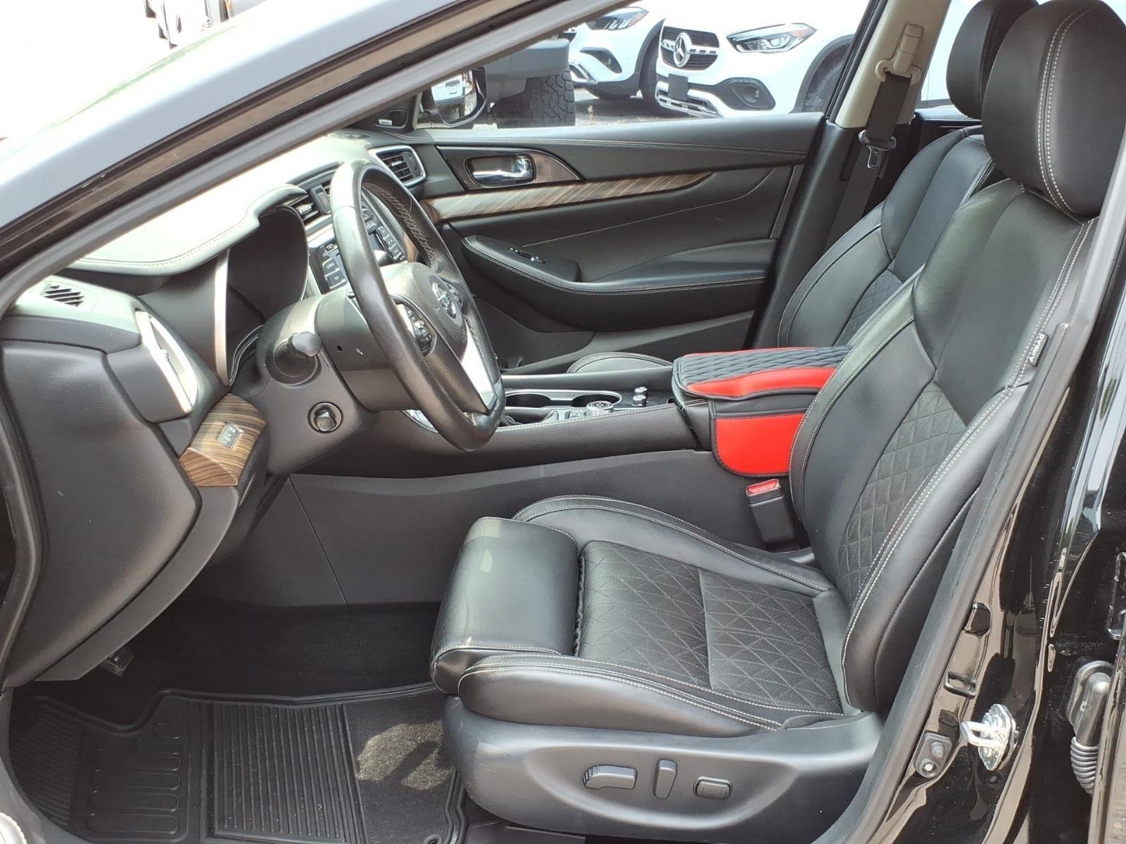 Used 2018 Super Black Nissan Platinum image 12