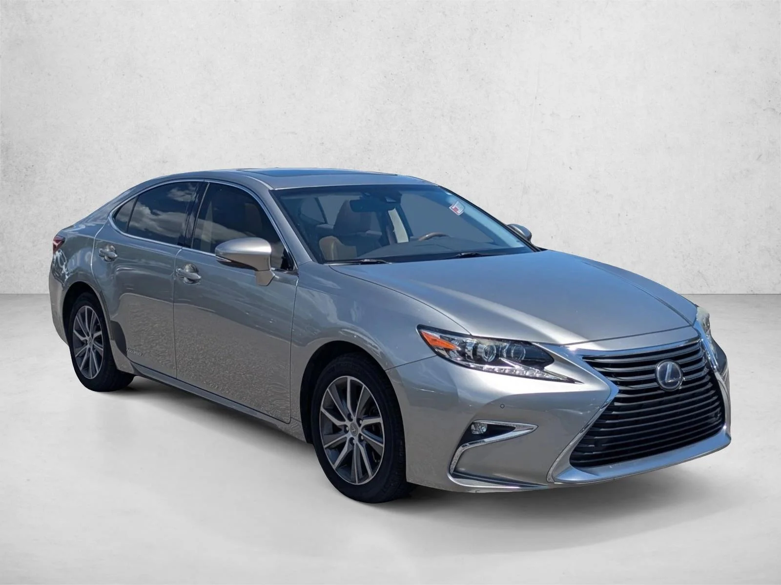 Used 2016 Silver Lexus Hybrid image 3