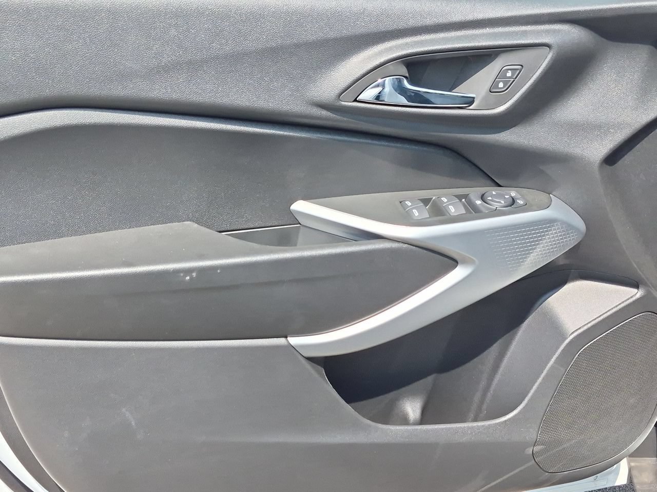 2026 Chevrolet Trax LS - Photo 21