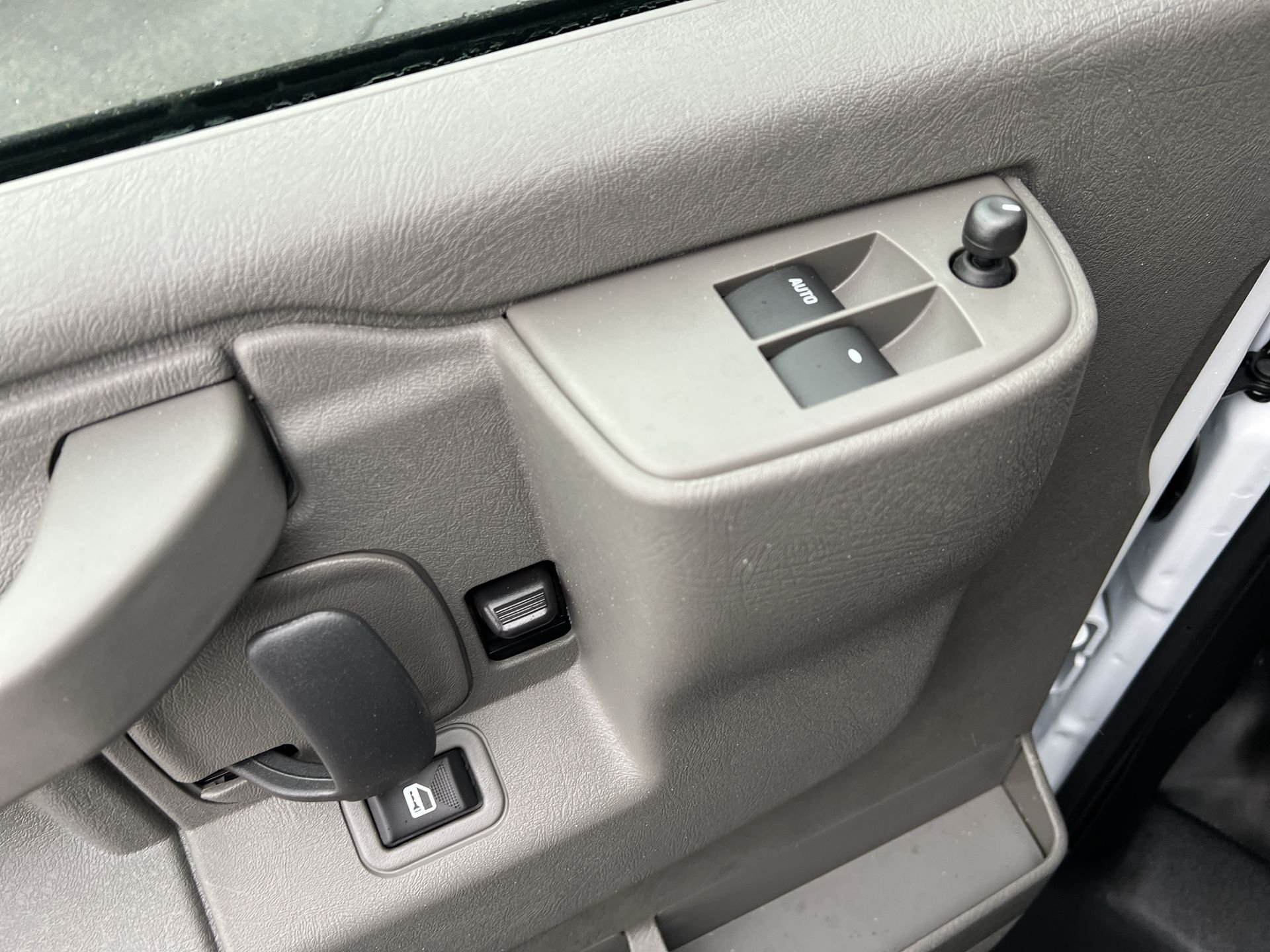 2025 Chevrolet Express Cargo Work Van - Photo 14